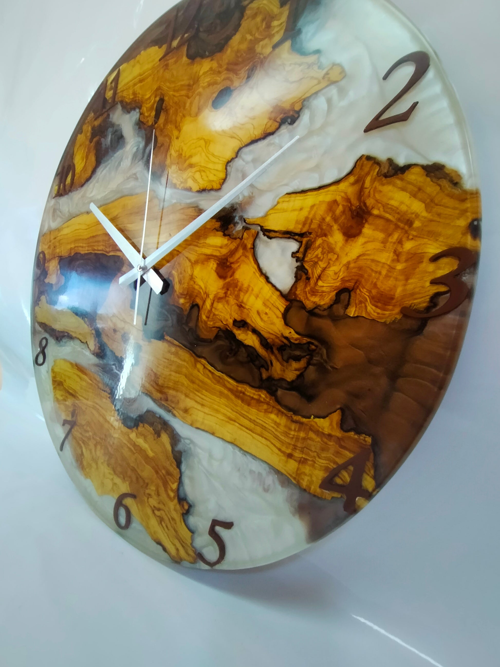 Bicolor Epoxy & Olive Wood Wall Clock ürününün kopyası